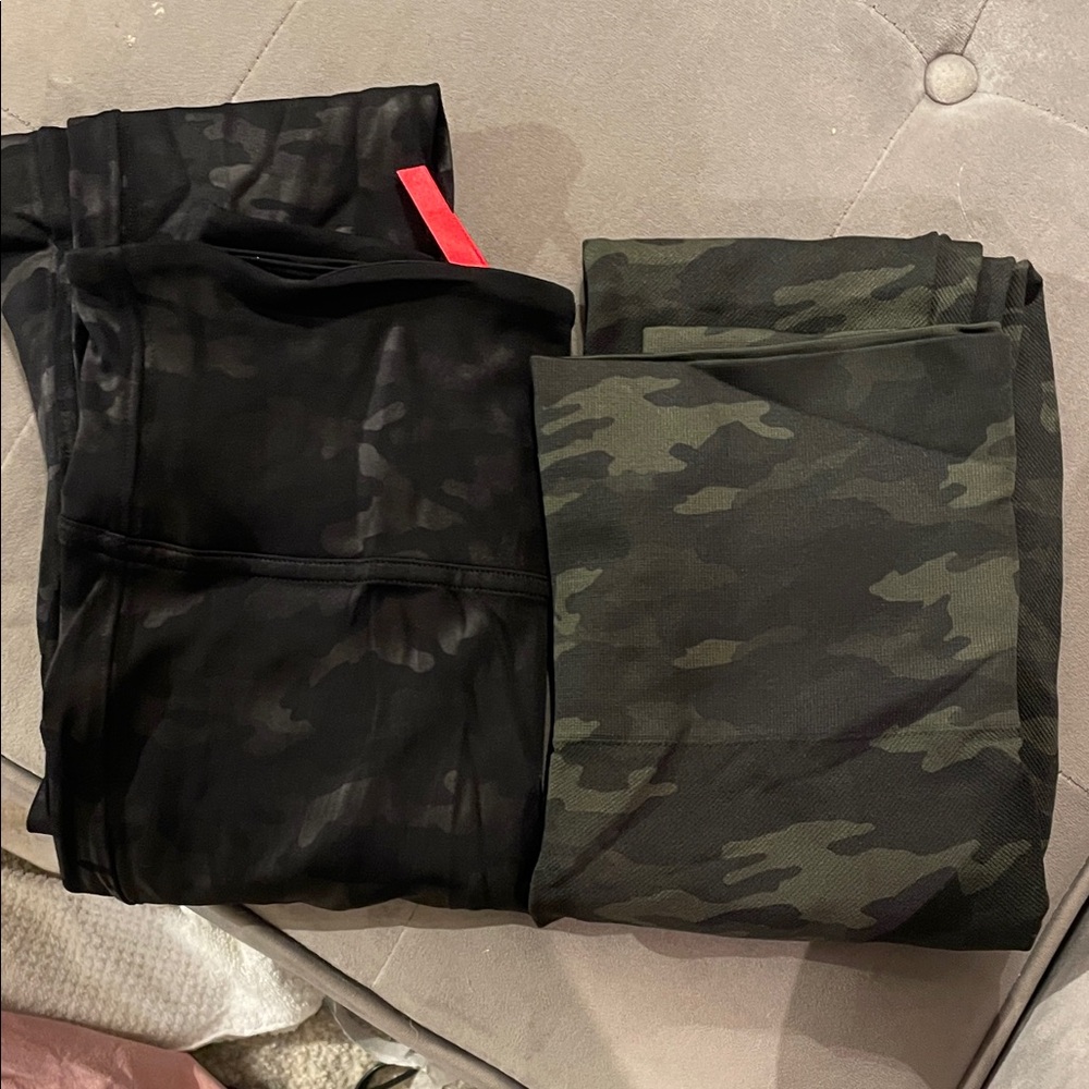 SPANX 
Black and Green Camouflage Leggings
